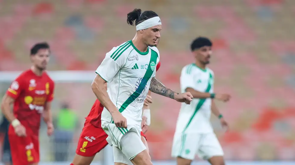 كيفية متابعة مباراة الأهلي والفيحاء في دوري روشن 2025-2026 عبر القنوات الناقلة