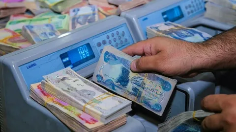 الجهات الرسمية تكشف حقيقة تأجيل رواتب الموظفين في العراق الأسبوع المقبل