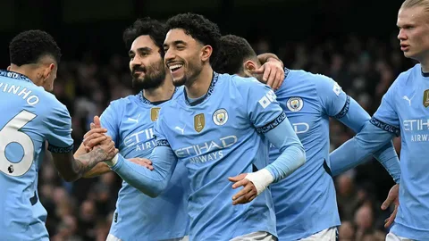 تشكيلة مانشستر سيتي اليوم ضد جالطة سراي.. التوقعات قبل انطلاق اللقاء