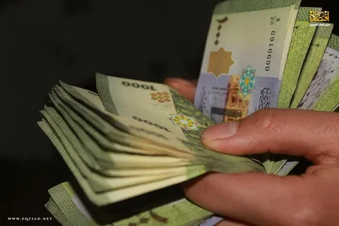 الليرة السورية تثبت قيمتها مقابل الدولار… مؤشرات تحسن الاقتصاد السوري تتزايد