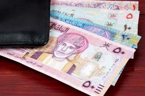 سعر صرف الريال العماني اليوم الأربعاء 14 يناير 2026 مباشر مقابل الدولار واليورو والجنيه