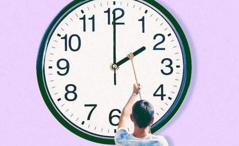 العد التنازلي انتهى.. بدء العمل بالتوقيت الصيفي غدًا وتقديم الساعة 60 دقيقة رسميًا