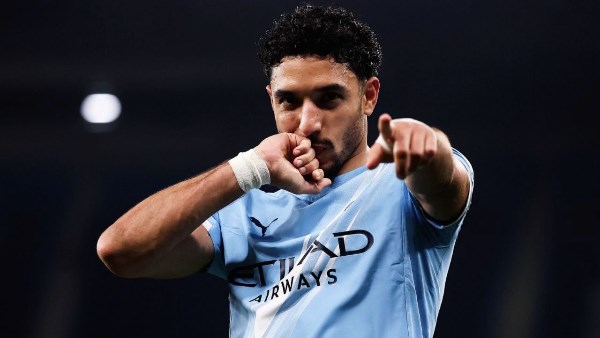 سباق الألقاب في إنجلترا.. كم يفصل عمر مرموش عن معادلة إنجازات محمد صلاح؟
