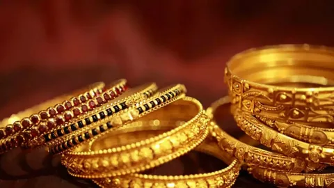 لغز في سوق الصاغة.. ارتباط الريال يهدّئ أسعار الذهب في عُمان بشكل مفاجئ ويكشف كواليس مثيرة