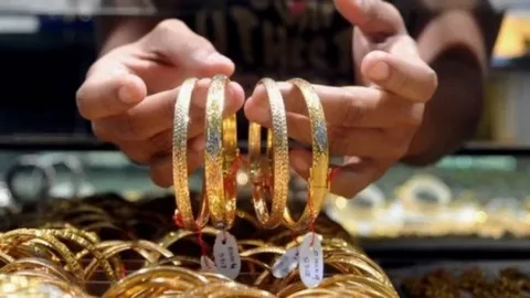 هدوء يسيطر على سوق الذهب في تونس صباح اليوم.. صراع خفي بين البائعين والمشترين يحسم اتجاه الأسعار